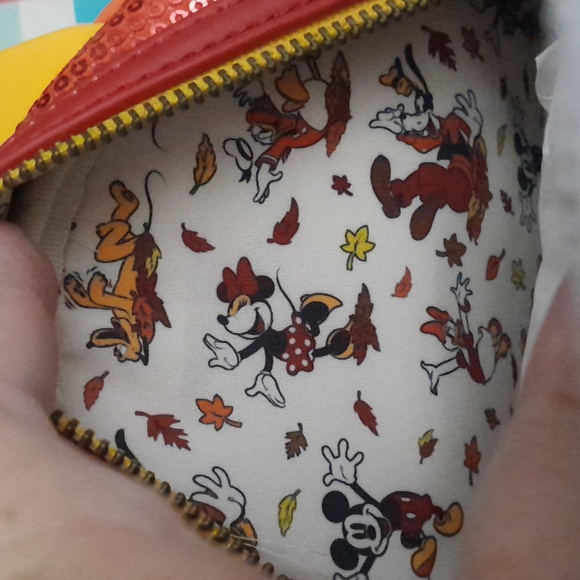 NWT Loungefly Disney Minnie Sequins Fall Bag - Picture 8 of 8